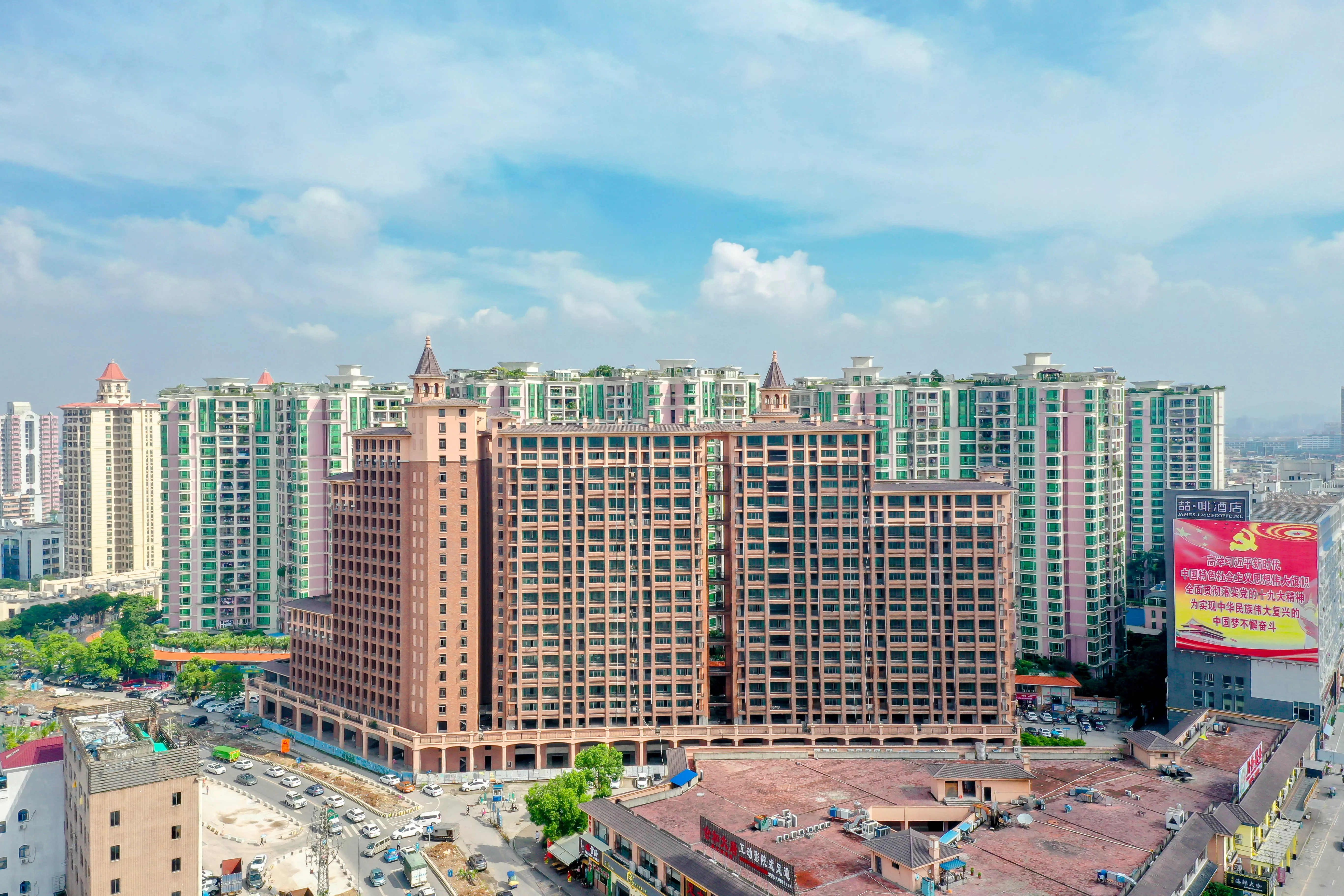 新月明珠花园 14 号楼
位于广州市番禺区大石街
总建筑面积 35887 平方米。