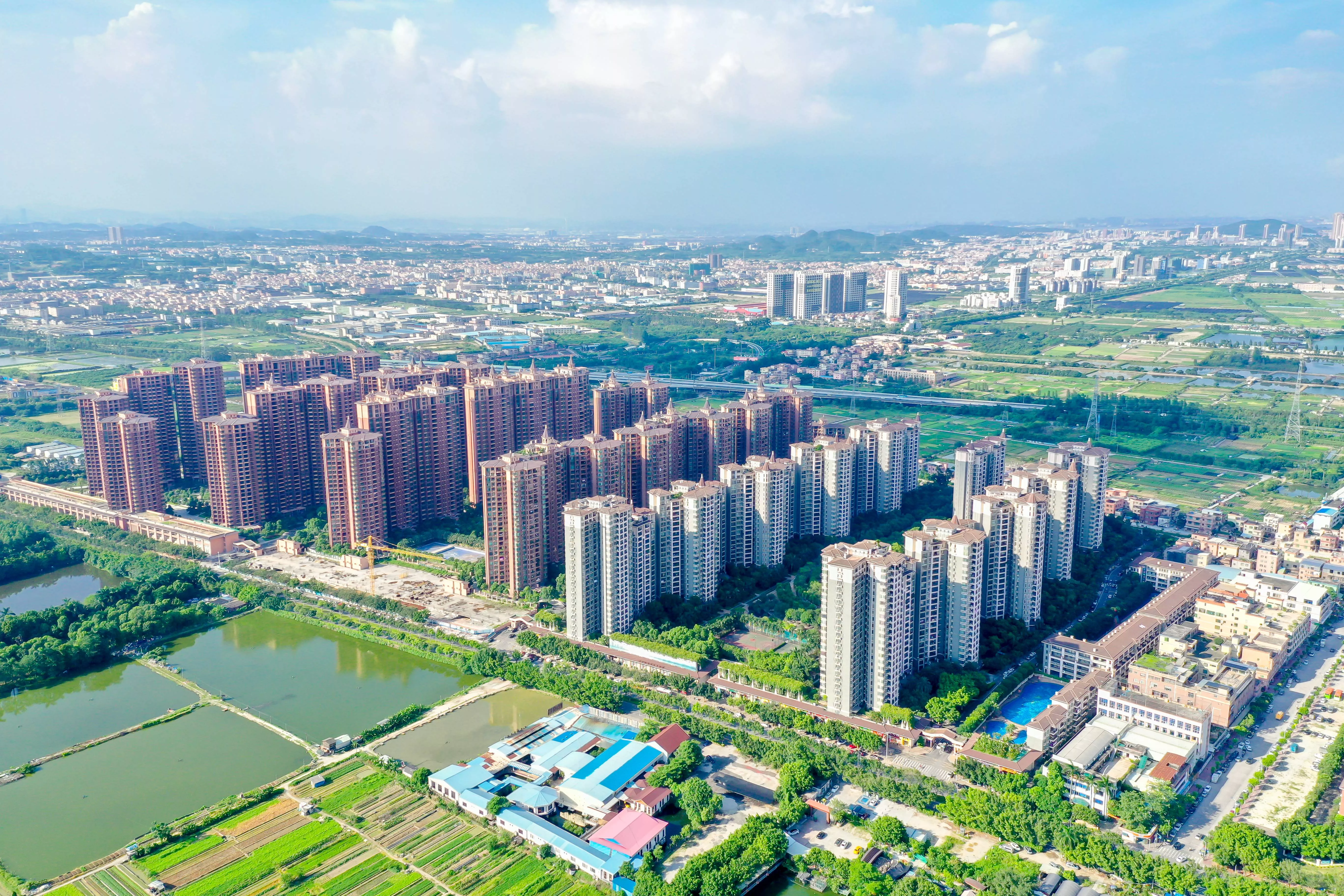 东湖洲项目
位于广州市番禺区石基镇傍雁路
建筑面积共合 450436 平方米